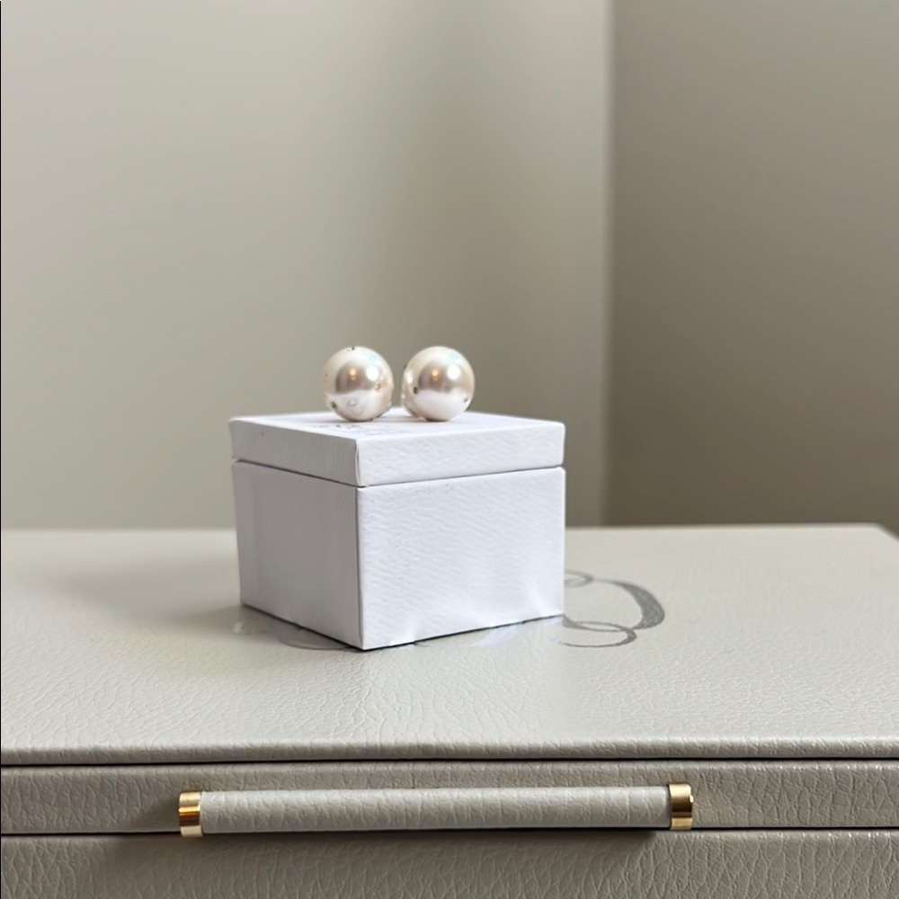 Stunning Pearl Studs